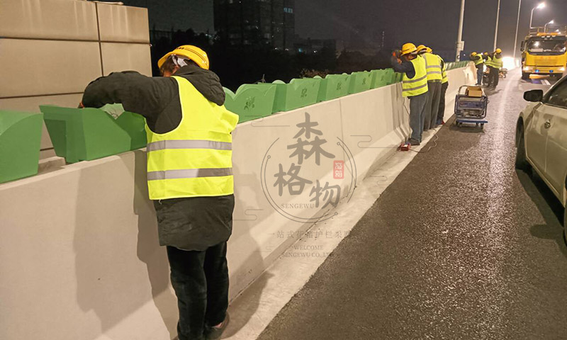 高架橋不銹鋼單體花箱的安裝