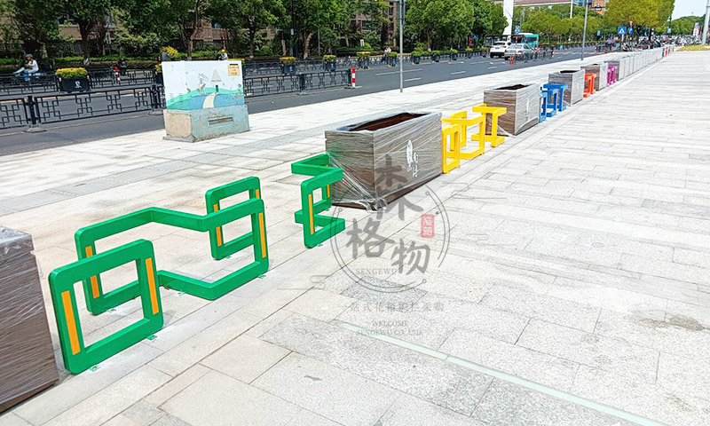 湖北公園廣場(chǎng)人車分流隔離車擋護(hù)欄解決方案
