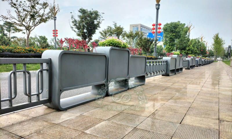 不銹鋼道路花箱護(hù)欄案例