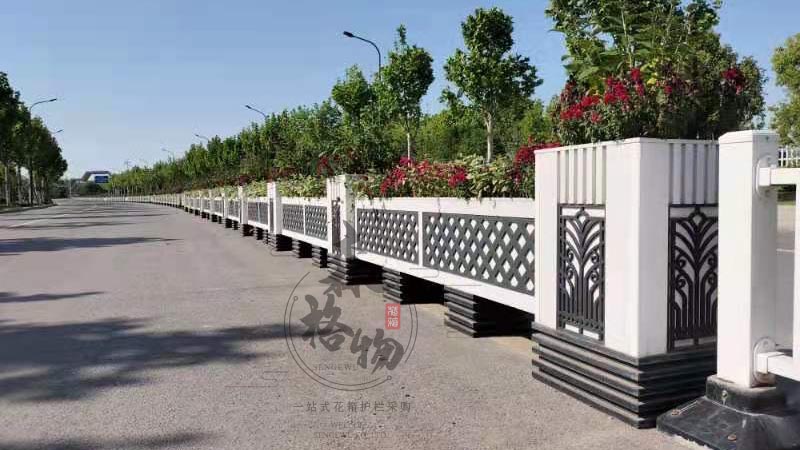 市政道路綠化洛洛可pvc花箱護(hù)欄案例