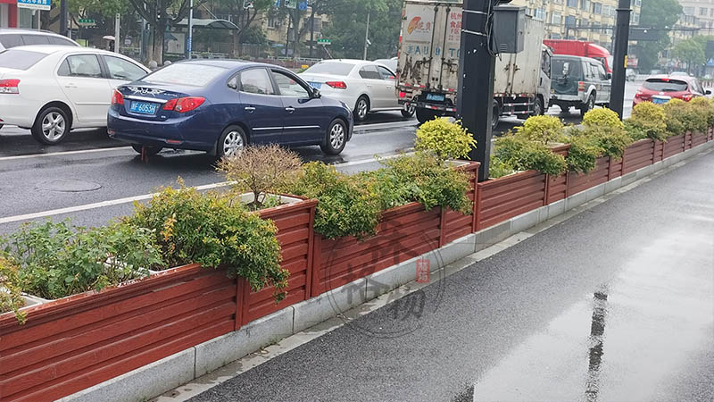 機(jī)非隔離道路鋁合金花箱高低組合案例